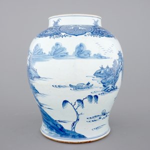 A tall blue and white Chinese porcelain landscape vase, early 18th C. — photo 4