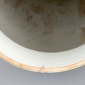 A tall blue and white Chinese porcelain vase and cover with lotus scrolls, 19th C. — photo 8
