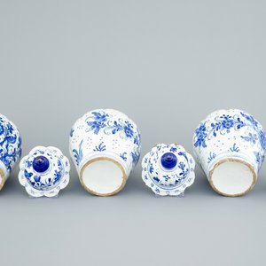 A tall blue and white Dutch Delft five-piece garniture with parrots among foliage, 18th C. — photo 8