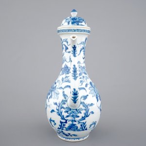 A tall Chinese blue and white ewer with cover, Kangxi, ca. 1700 — photo 5