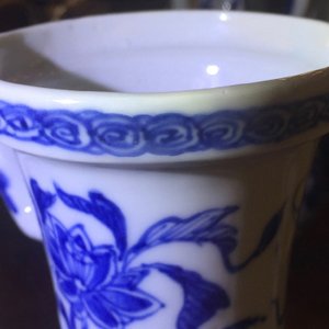 A tall Chinese blue and white ewer with cover, Kangxi, ca. 1700 — photo 9