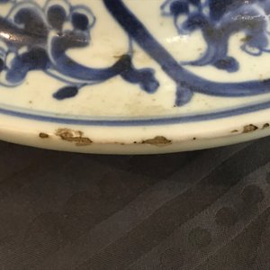 A tall Chinese blue and white 'lotus scroll' vase and cover, Kangxi — 照片 11