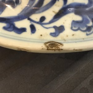 A tall Chinese blue and white 'lotus scroll' vase and cover, Kangxi — 照片 10
