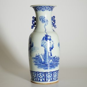 A tall Chinese blue and white vase with Liu Hai and the toad, 20th C. — photo 9