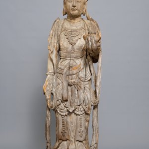 A tall Chinese carved wood figure of Guanyin, Ming — photo 2
