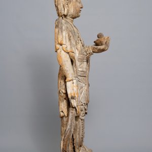 A tall Chinese carved wood figure of Guanyin, Ming — photo 3