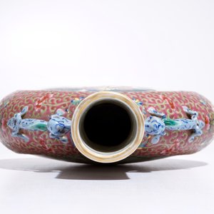 A tall Chinese famille rose moonflask with garden scenes, 19/20th C. — photo 6