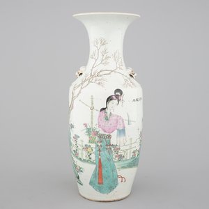 A tall Chinese famille rose porcelain vase with a beauty, 19th C. — foto 1