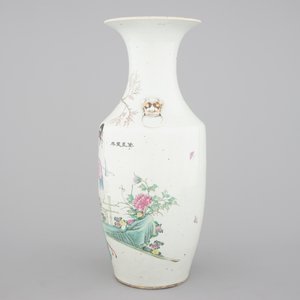 A tall Chinese famille rose porcelain vase with a beauty, 19th C. — foto 2