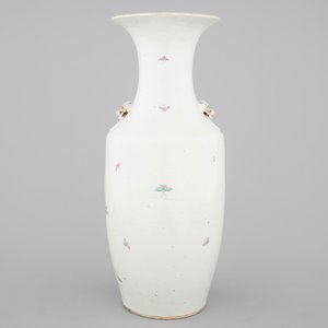 A tall Chinese famille rose porcelain vase with a beauty, 19th C. — foto 3