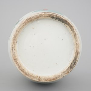 A tall Chinese famille rose porcelain vase with a beauty, 19th C. — foto 6