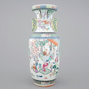 A tall Chinese famille rose porcelain vase with immortals, 19/20th C. — photo 3