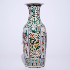 A tall Chinese famille rose vase with a garden scene, 19th C. — 照片 4