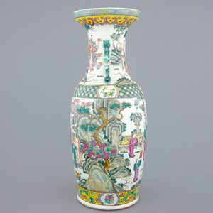 A tall Chinese famille rose vase with a garden scene, 19th C. — photo 4