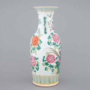 A tall Chinese famille rose vase with birds, 19th C. — photo 2
