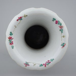 A tall Chinese famille rose vase with birds among flowers between colored bands of symbolim, 19th C. — 照片 5