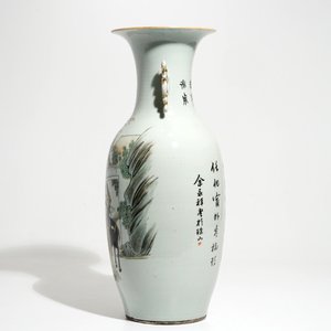 A tall Chinese famille rose vase with immortals, 19/20th C. — photo 2
