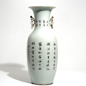 A tall Chinese famille rose vase with immortals, 19/20th C. — photo 3
