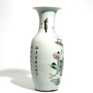 A tall Chinese famille rose vase with immortals, 19/20th C. — photo 4