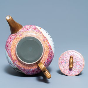A tall Chinese famille rose wine ewer and cover, Qianlong mark, Republic — photo 6