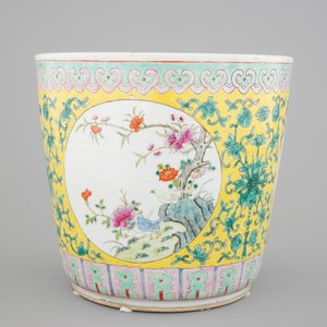 A tall Chinese famille rose yellow ground jardiniere, 19th C. — photo 4