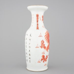 A tall Chinese iron-red porcelain vase with foo dogs, 19th C. — foto 4