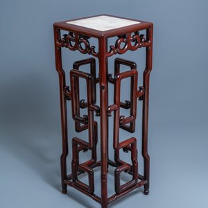 A tall Chinese marble-inlaid wooden stand, 20th C. — 照片 2