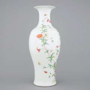 A tall Chinese porcelain famille rose vase, Hongxian mark, early 20th C. — photo 3