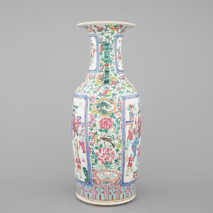 A tall Chinese porcelain famille rose vase with a figural scene, 19th C. — photo 2