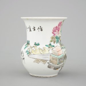 A tall Chinese porcelain famille rose vase with a figural scene and a small Qianjiang type vase, 19th C. — photo 12
