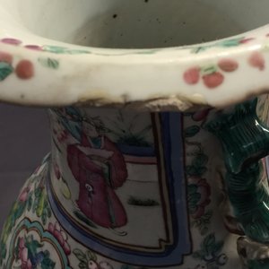 A tall Chinese porcelain famille rose vase with a figural scene and a small Qianjiang type vase, 19th C. — photo 15