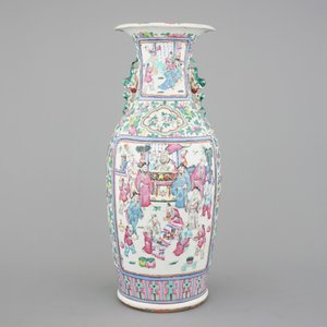 A tall Chinese porcelain famille rose vase with a figural scene and a small Qianjiang type vase, 19th C. — photo 2