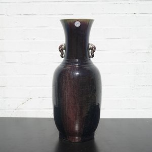 A tall Chinese porcelain flambe glaze vase with elephant handles, 19/20th C. — foto 13