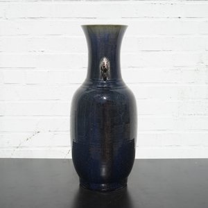 A tall Chinese porcelain flambe glaze vase with elephant handles, 19/20th C. — foto 9