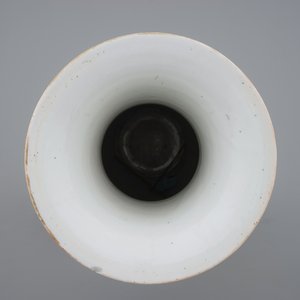 A tall Chinese Qianjiang and famille rose porcelain vase, 19/20th C. — photo 5