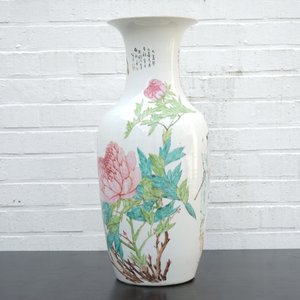 A tall Chinese Qianjiang and famille rose porcelain vase, 19/20th C. — photo 7