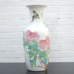A tall Chinese Qianjiang and famille rose porcelain vase, 19/20th C. — photo 8