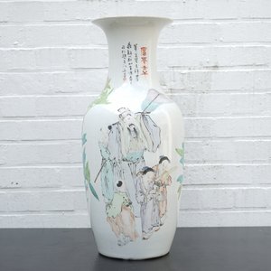 A tall Chinese Qianjiang and famille rose porcelain vase, 19/20th C. — photo 10