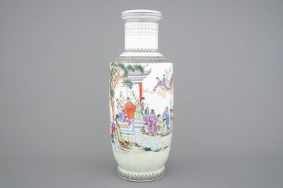 A tall Chinese Republic porcelain rouleau vase, 20th C.