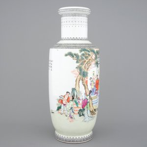 A tall Chinese Republic porcelain rouleau vase, 20th C. — photo 4