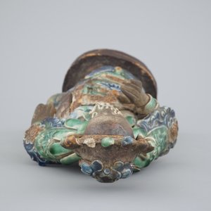 A tall Chinese sancai pottery figure of a guanyin, 18/19th C. — foto 6