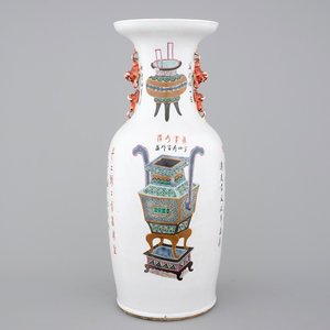 A tall Chinese vase with incense burners and calligraphy, 19th C. — 照片 1