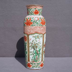 A tall Chinese wucai rouleau vase, Transitional period or Kangxi — 照片 9