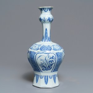 A tall Dutch Delft blue and white chinoiserie vase, late 17th C. — photo 2