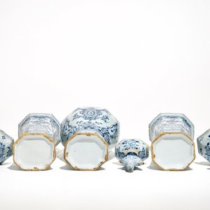 A tall Dutch Delft blue and white three-piece garniture, 18th C. — photo 6