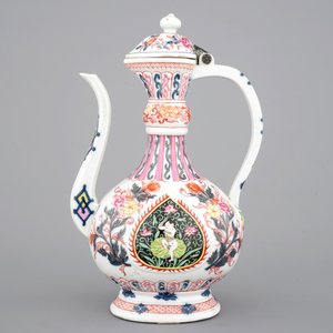 Une grande aiguière en porcelaine de Chine pour le marché indien, 19ème — photo 2