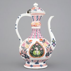 Une grande aiguière en porcelaine de Chine pour le marché indien, 19ème — photo 4