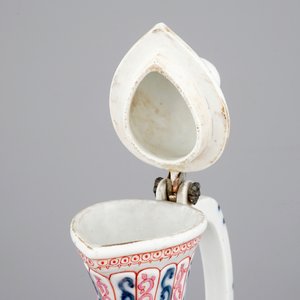 Une grande aiguière en porcelaine de Chine pour le marché indien, 19ème — photo 6