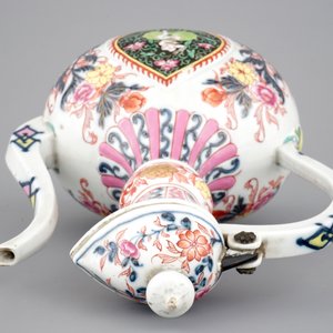 Une grande aiguière en porcelaine de Chine pour le marché indien, 19ème — photo 7