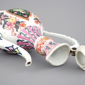 Une grande aiguière en porcelaine de Chine pour le marché indien, 19ème — photo 8